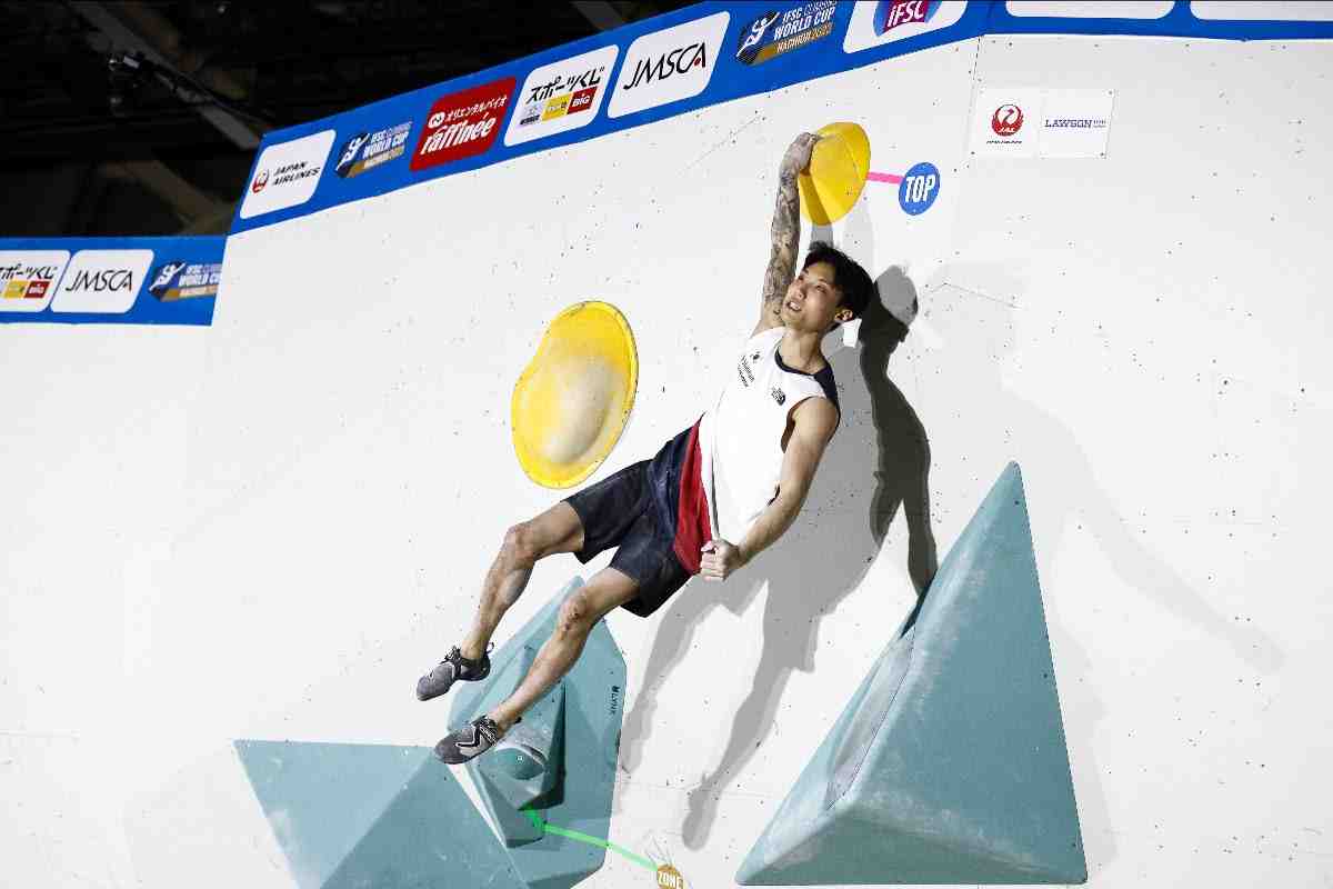 IFSC World Cup: Chon Jongwonto competes in men's Boulder semifinals
