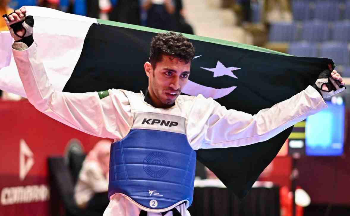 Asian Open Taekwondo: Shahzaib crushes Riad Hamdi to lift gold