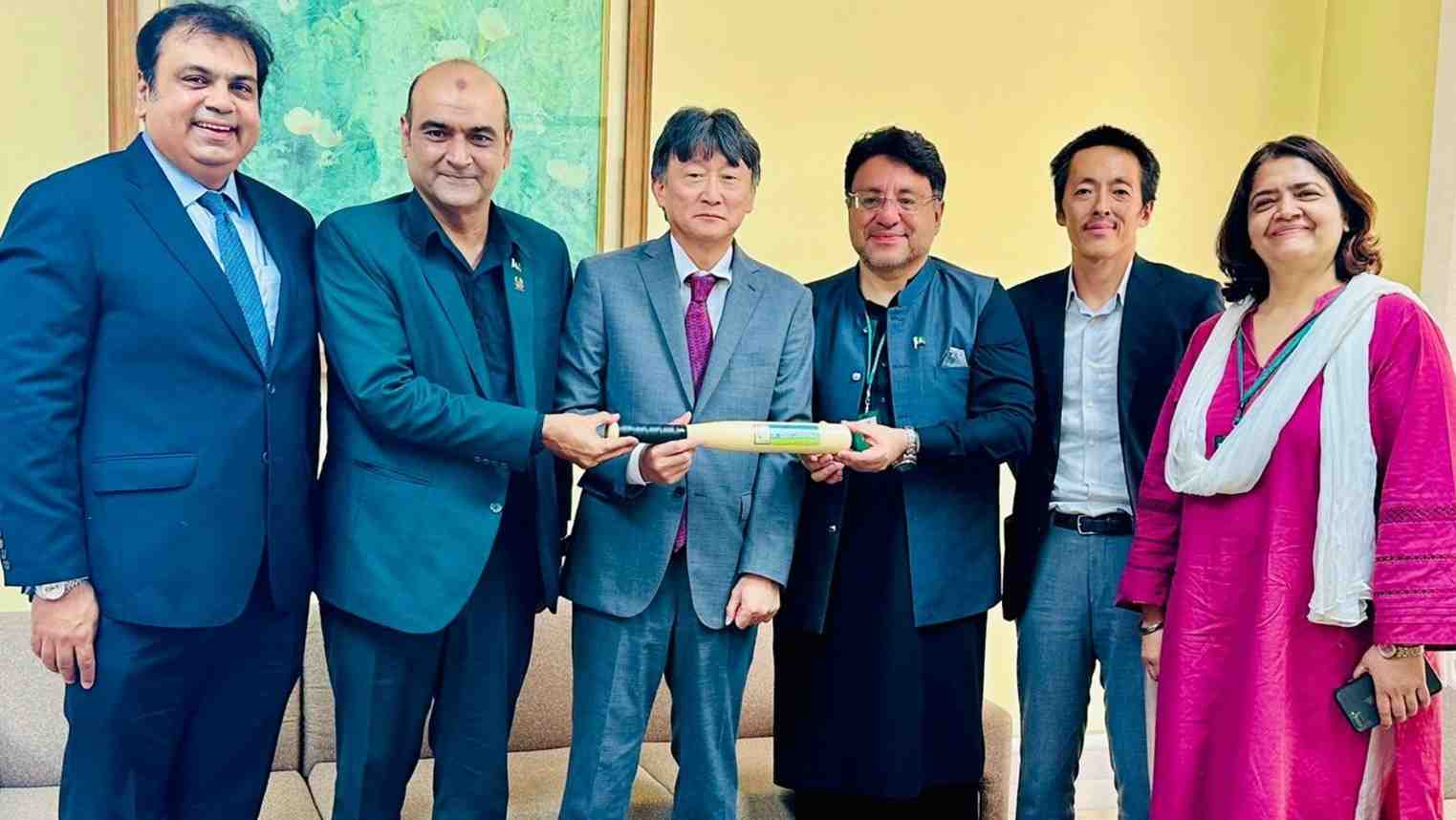 Japan diplomate Hattori Masaru wishes to promote softball in Pakistan