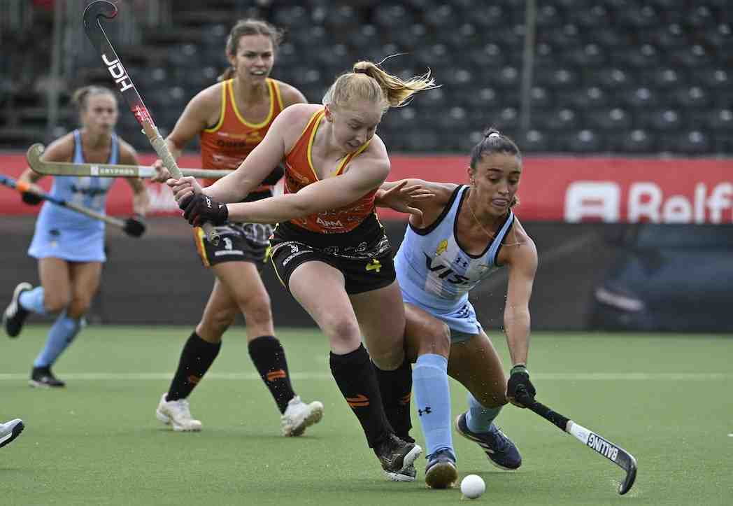 Las Leonas trounce Australia to extend winning streak