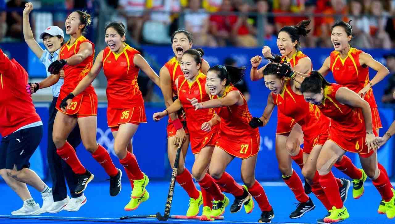 China bring the drama to secure gold medal match against Holland