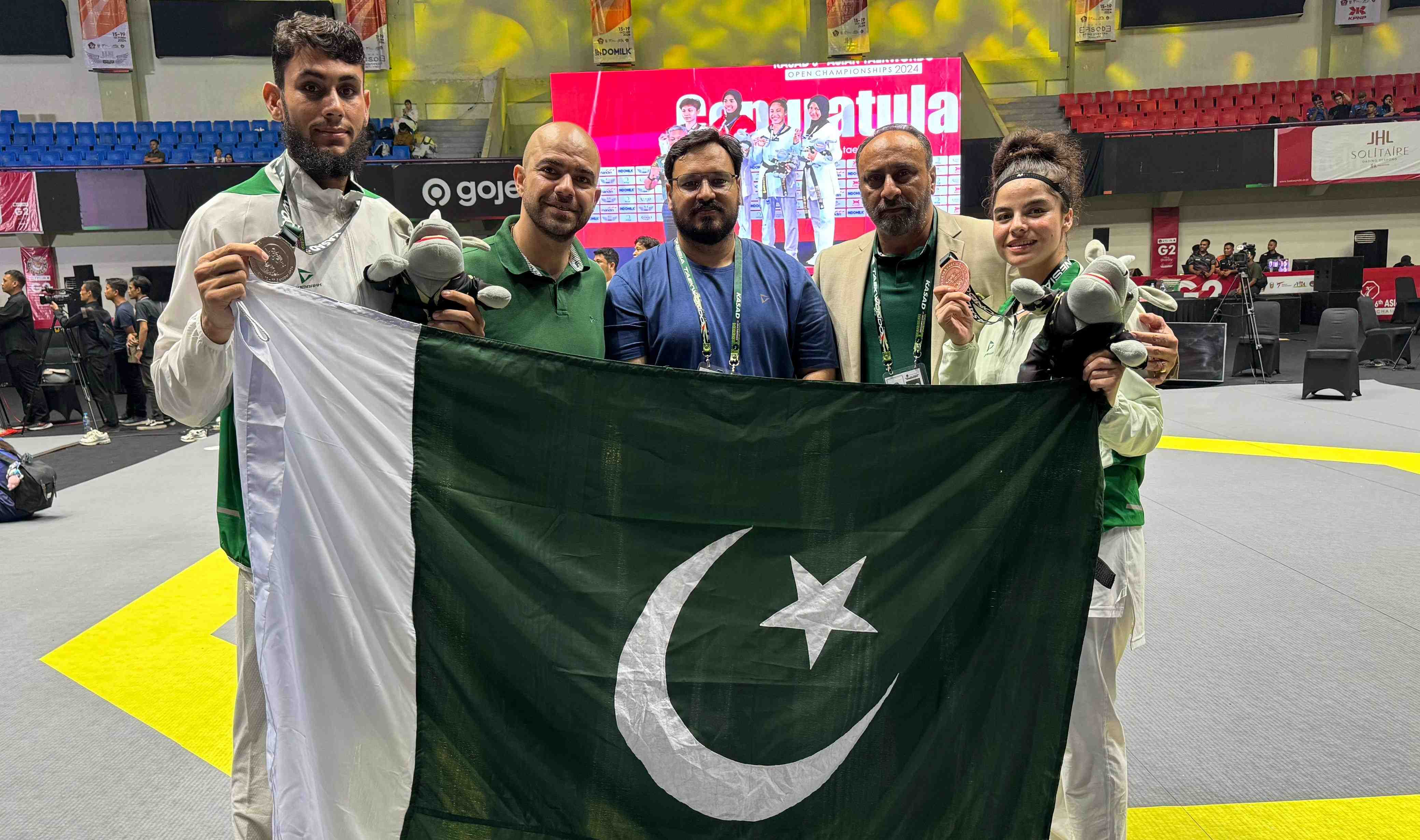 Asian Taekwondo: Ikhtshamul wins Silver, Maleeha lifts Bronze