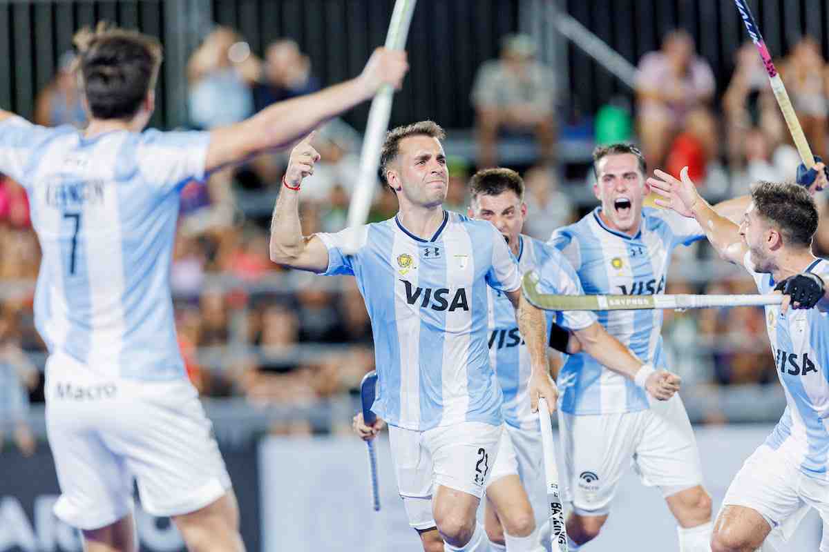 Argentina men secure first victory in dramatic fashion, women bested by the Netherlands