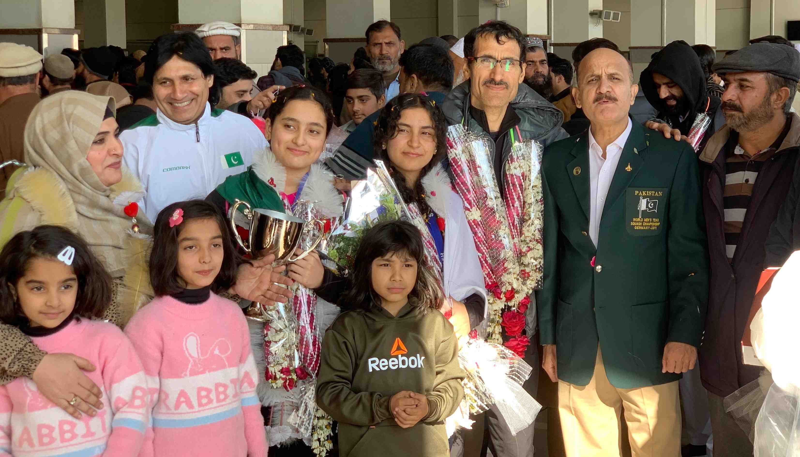 PSF officials welcome Squash girls, Mahnoor & Sehrish in Peshawar