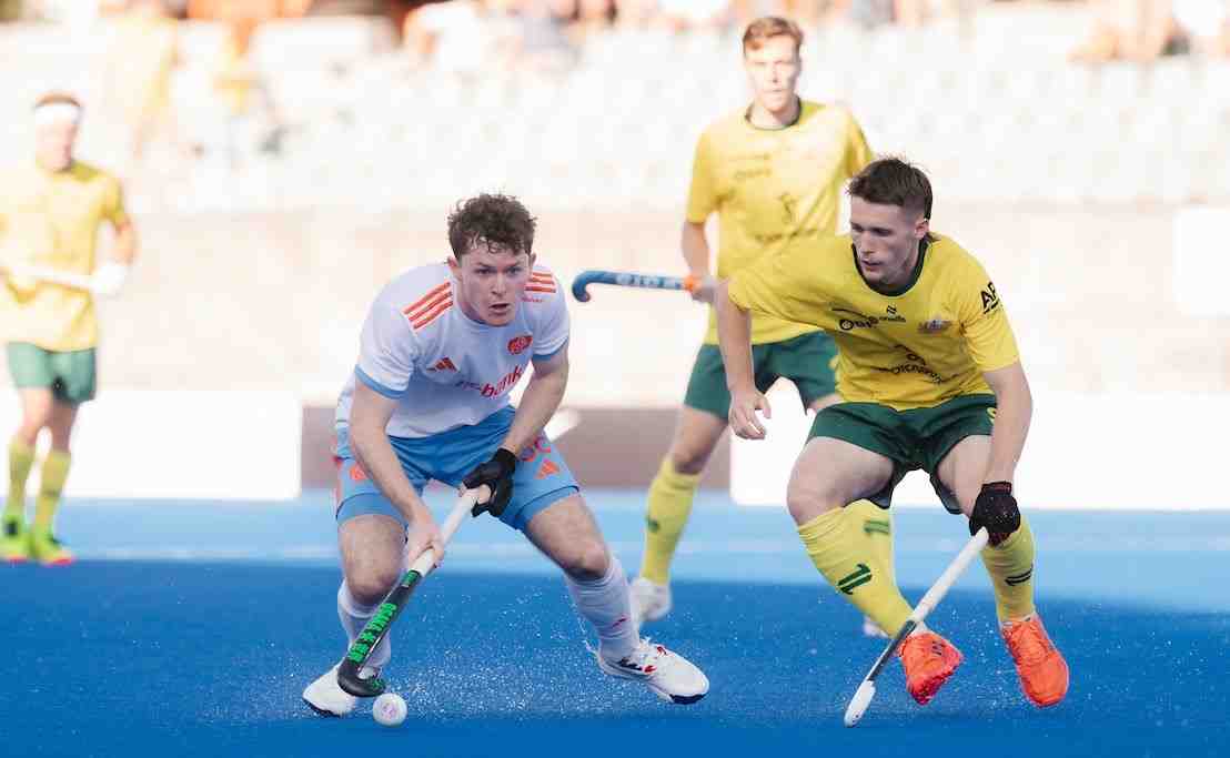 Aussies stun Olympic champions as Hockeyroos edge China in shootout