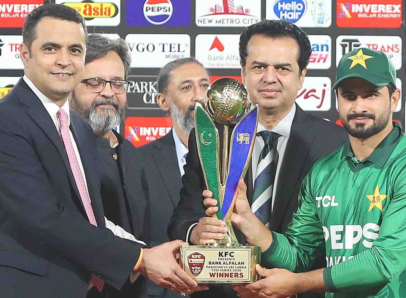 Sri Lanka beat Pakistan by 8 wickets in 3rd T20I, Hosts claim Series 2-1