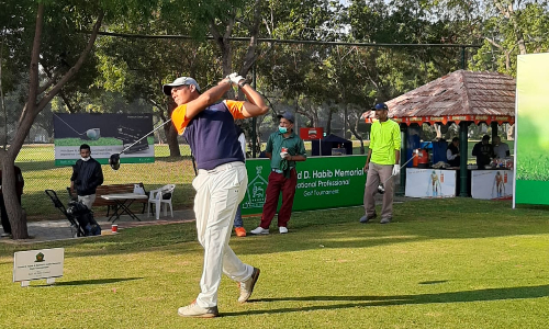 Rashid D Habib Memorial Golf Tournament: Waheed leads with 1 stroke