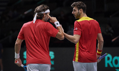 Davis Cup: Russians knock out defending champions