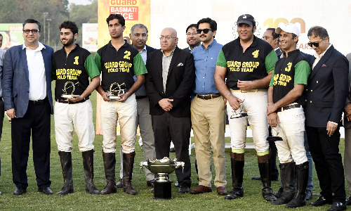 Guard Filter thrash Guard Rice in exhibition polo match