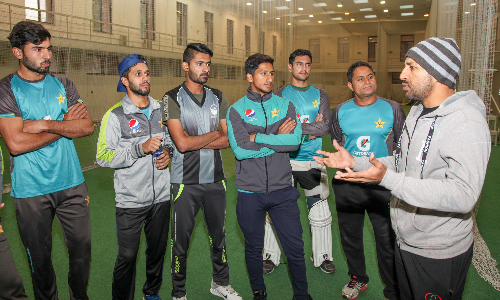 Sarfaraz Ahmed meets Pakistan Under-19 squad