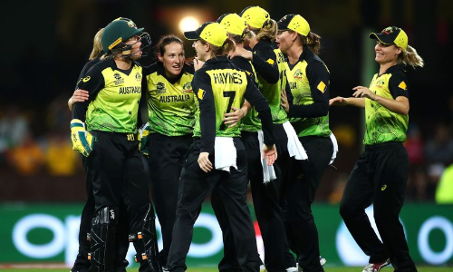 Australia edge out Proteas to set up final showdown with India