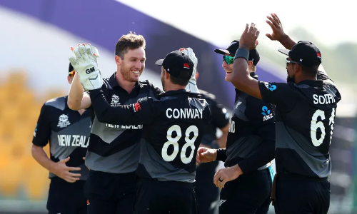 Williamson and Conway steer New Zealand into last four