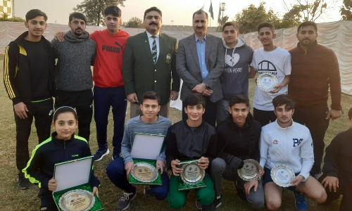 Anas Ali and Mehwish Ali lifts Under-19 National Juniors Squash titles
