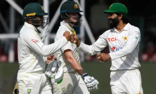 Lahore Test takes new turn; Australia set 351 runs target for the hosts: Pakistan reach 73 for 0