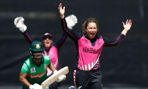 Bowlers help New Zealand launch mighty comeback