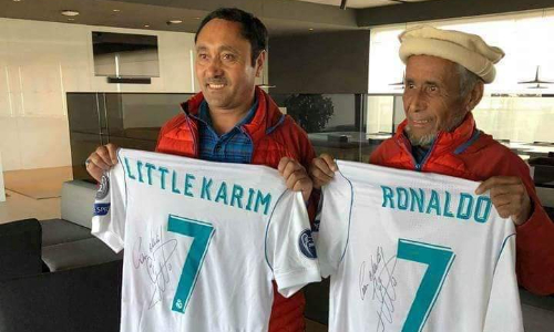 Mountaineer Little Karim compels to sell Ronaldo shirt