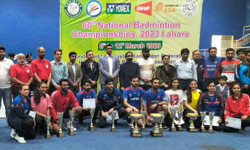 Irfan Saeed lifts the National Badminton Championship title