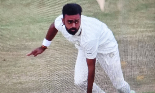 Indian pacer Jaydev Unadkat wears toe-hole shoes