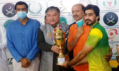 National Badminton: Murad Ali and Mahoor clinch the titles