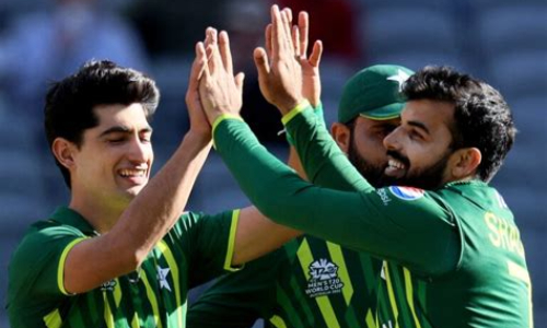 Pakistan storm into final of the ICC T20 World Cup, beat Black Caps by 7 wickets