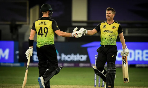 Warner powers Australia to convincing win over Sri Lanka