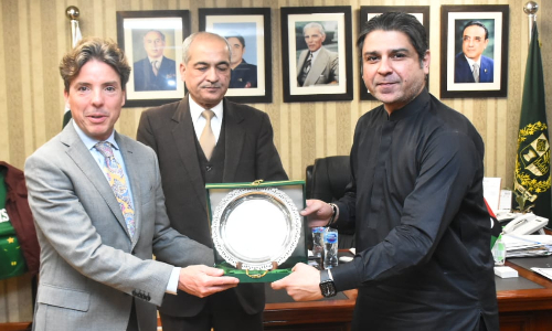 Argentinian Ambassador Calls on the Minister for IPC