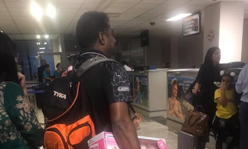 Nice gesture by India's son-in-law Muthiah Muralitharan