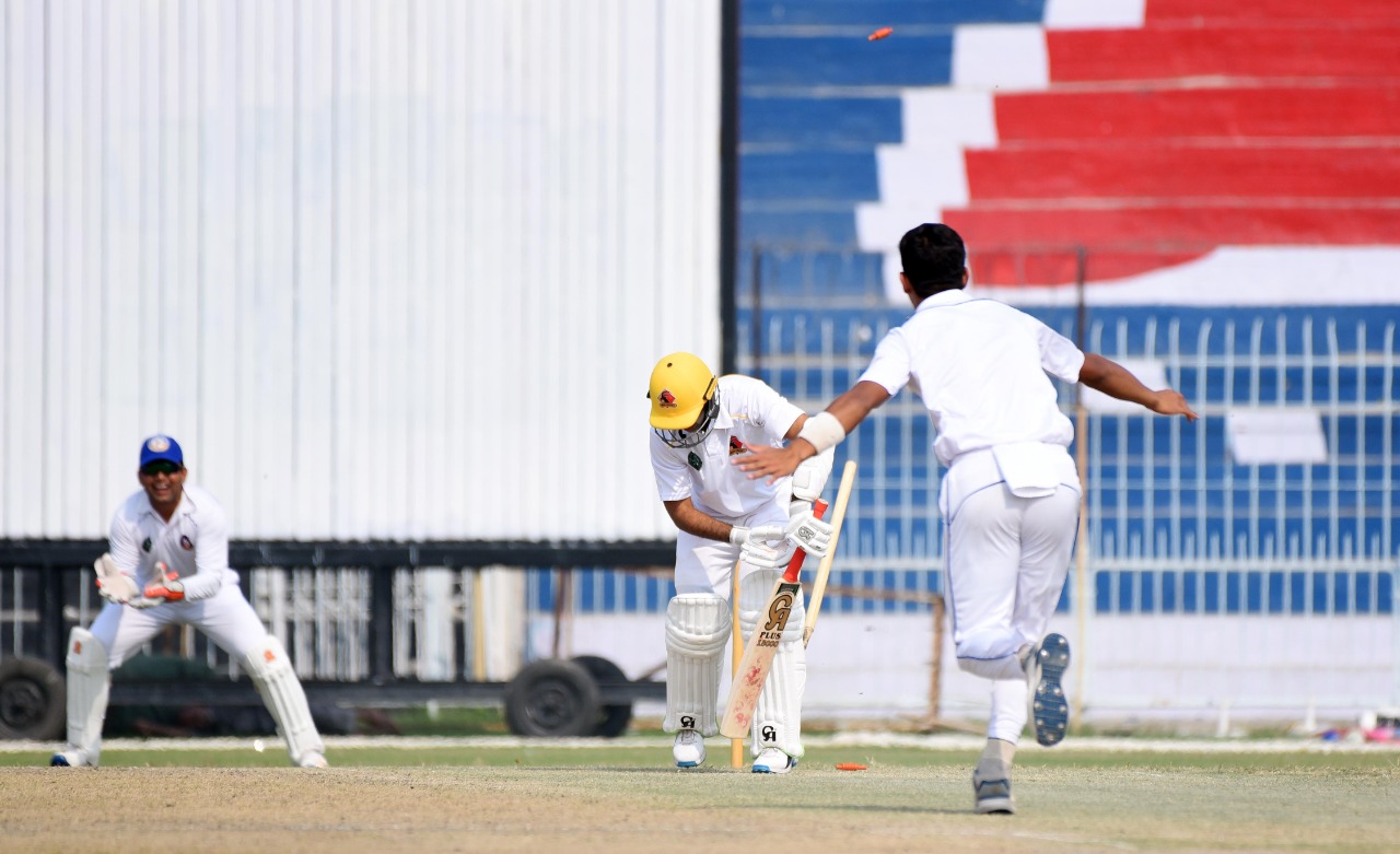 Fawad, Saad half-centuries help Sindh out of trouble