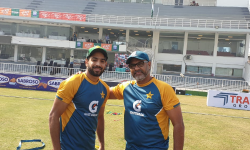 Live from Pindi Stadium: Pakistan 121 for 3 (26 overs)