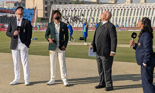 England win the toss, as openers score 103 runs in 14 overs