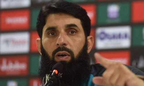 Misbah names 15-man team for third ODI
